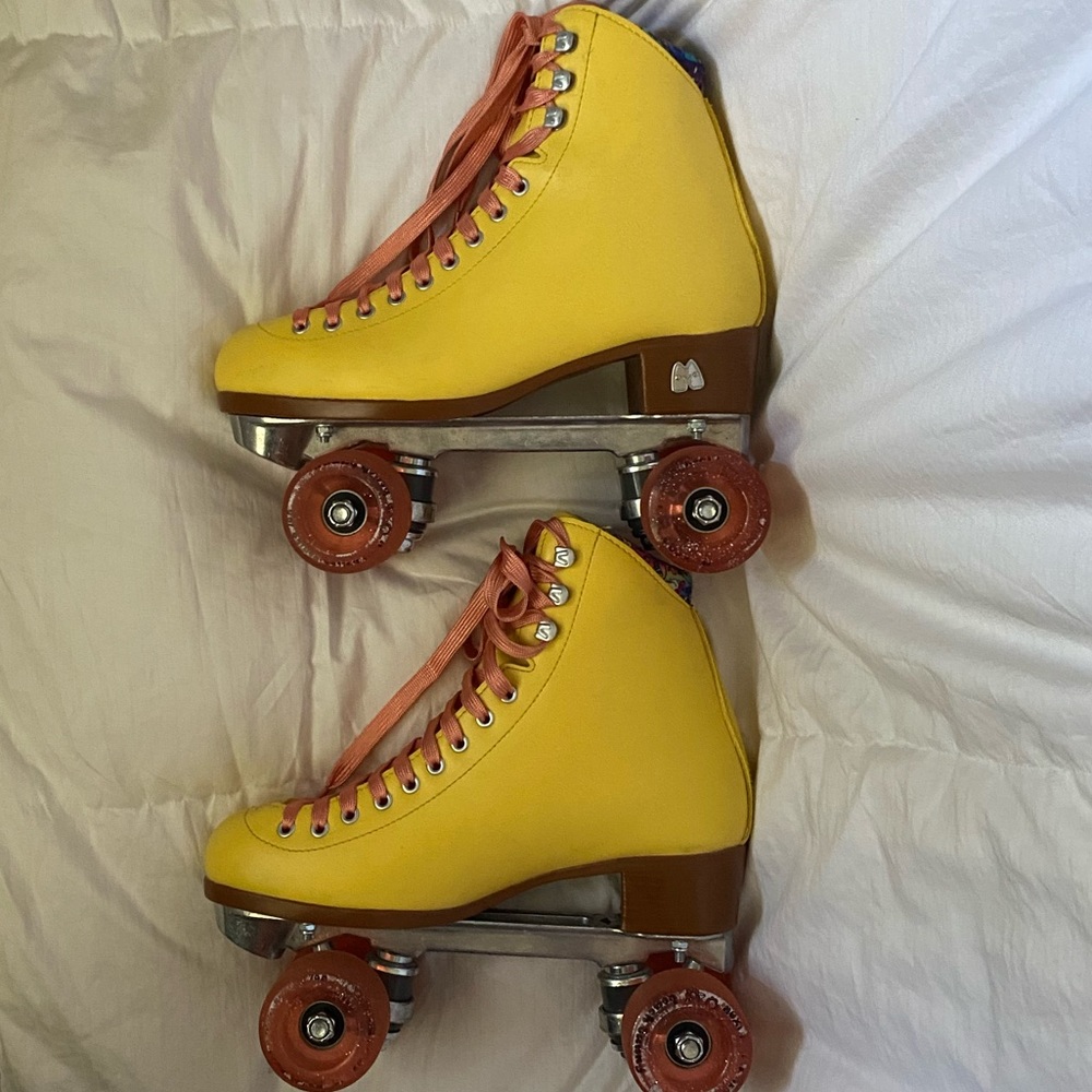 Moxi Beach Bunny Roller Skates
